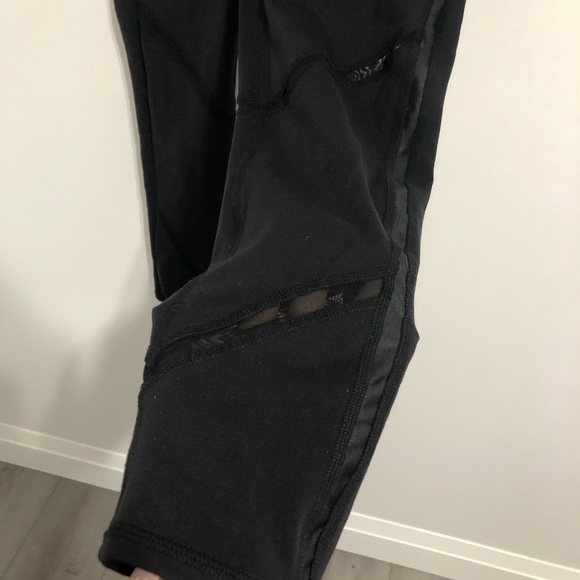 Black Alo leggings w Contouring lines - Picture 6 of 13